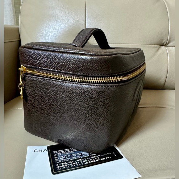 CHANEL Vintage Timeless Cosmetic Case Caviar Brown w 24k hardware - Picture 5 of 10